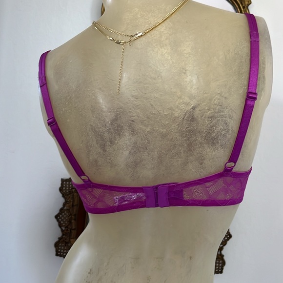 Victoria’s Secret Lightly Padded Bra 34D - Picture 2 of 3
